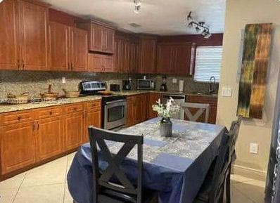 3220 NW 16th St # 1, Miami FL 33125 — 5