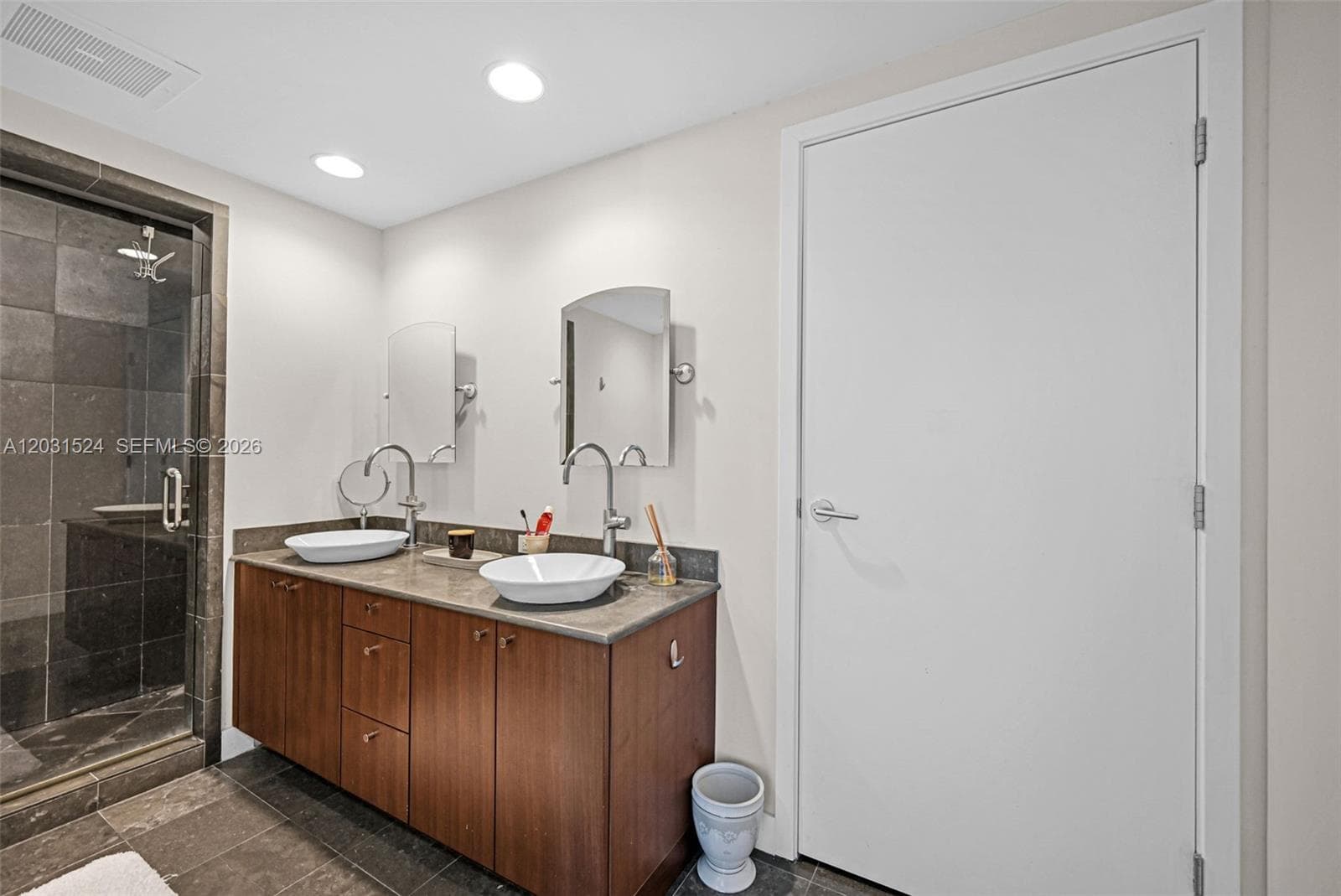 3801 Collins Ave # 1102, Miami Beach FL 33140 — 33