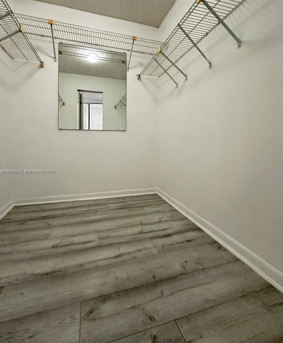 601 Ives Dairy Rd # 8, Miami FL 33179 — 16