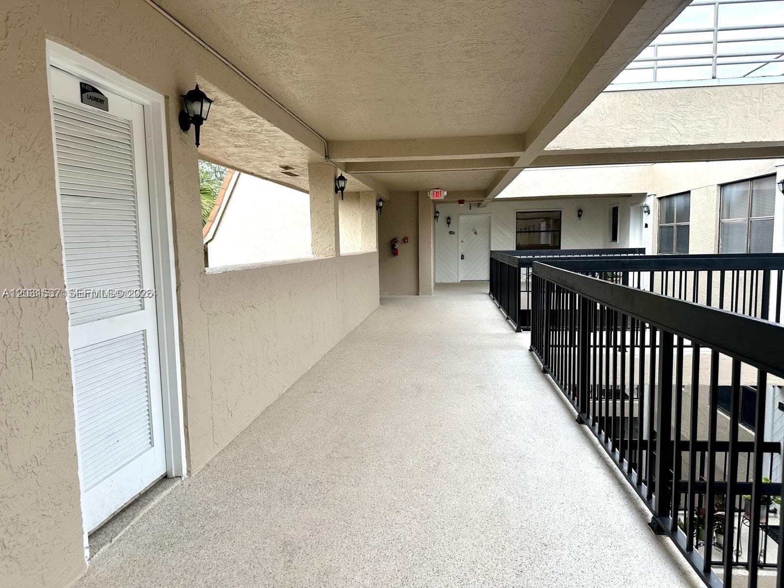 601 Ives Dairy Rd # 8, Miami FL 33179 — 3