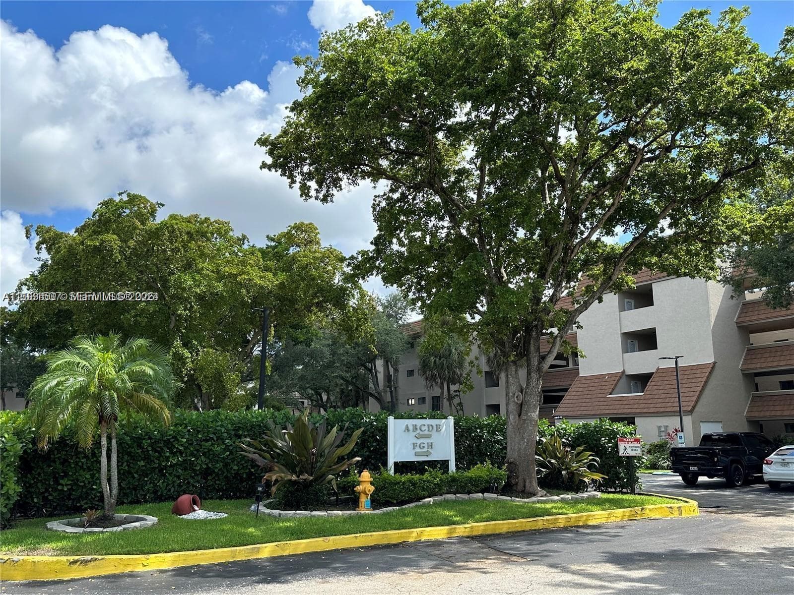 601 Ives Dairy Rd # 8, Miami FL 33179 — 28