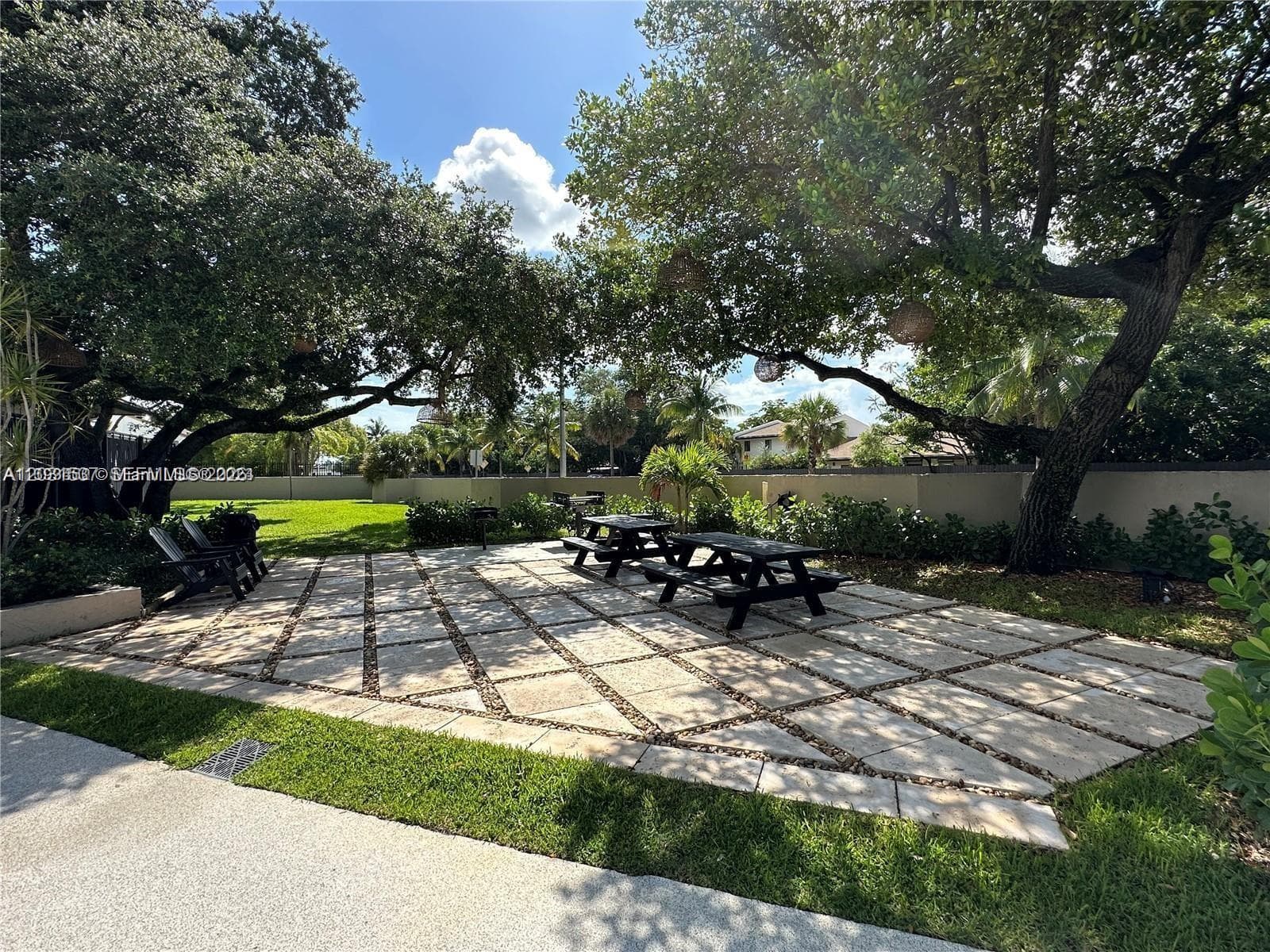 601 Ives Dairy Rd # 8, Miami FL 33179 — 34