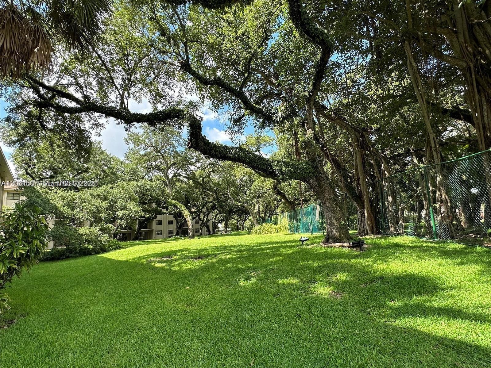 601 Ives Dairy Rd # 8, Miami FL 33179 — 61