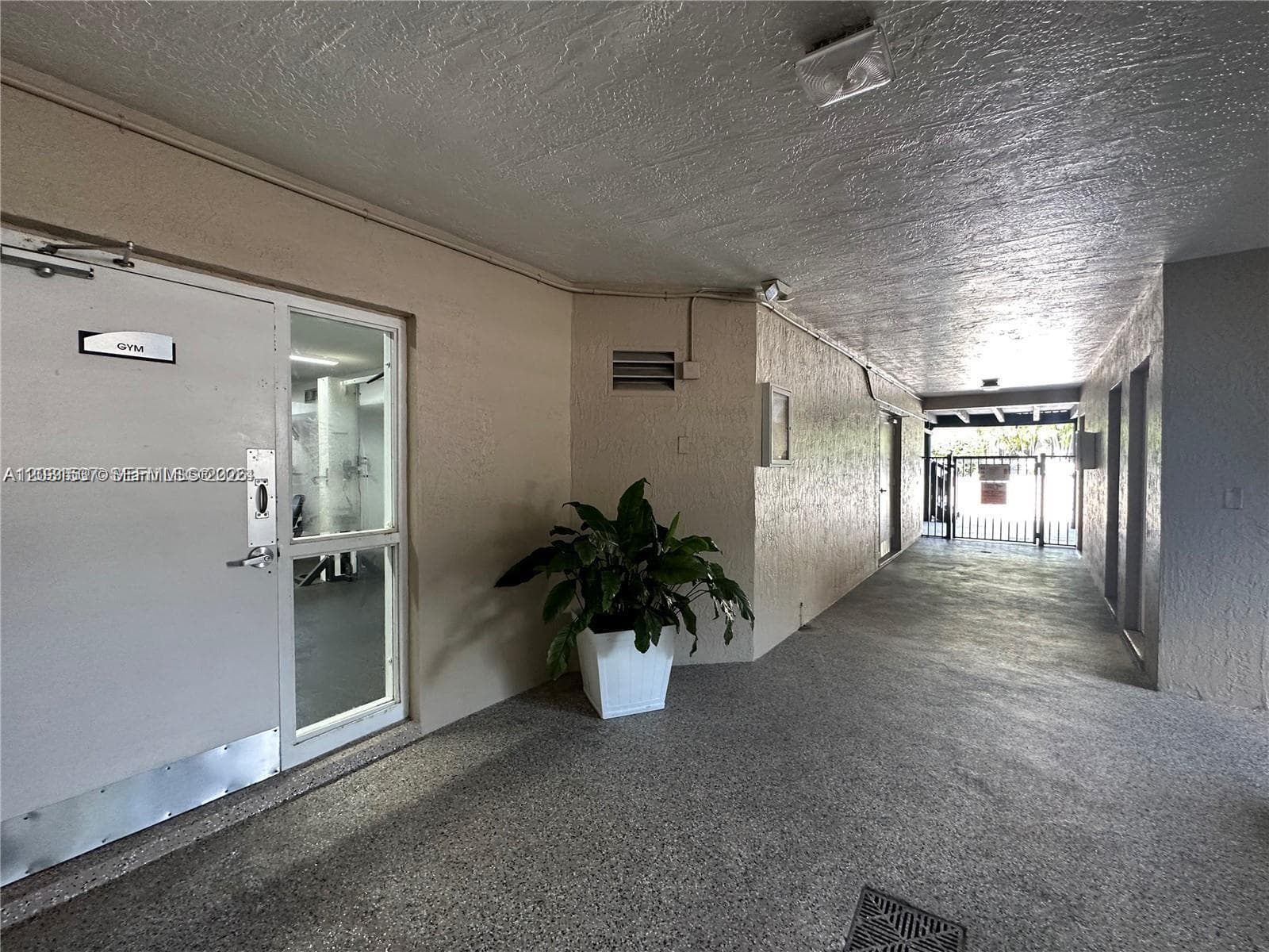 601 Ives Dairy Rd # 8, Miami FL 33179 — 41