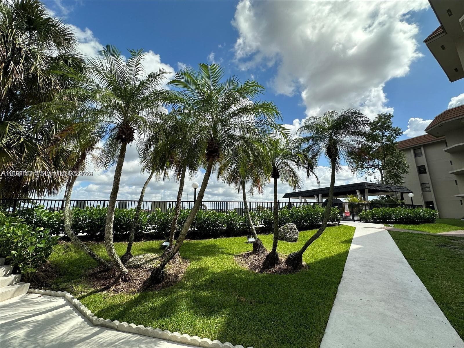 601 Ives Dairy Rd # 8, Miami FL 33179 — 59