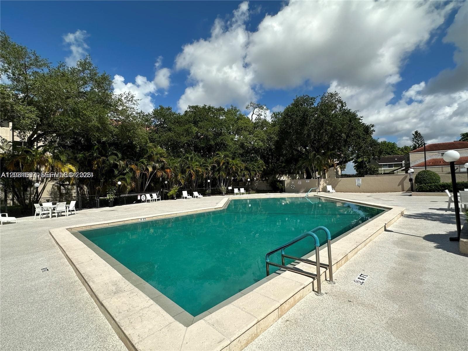 601 Ives Dairy Rd # 8, Miami FL 33179 — 37