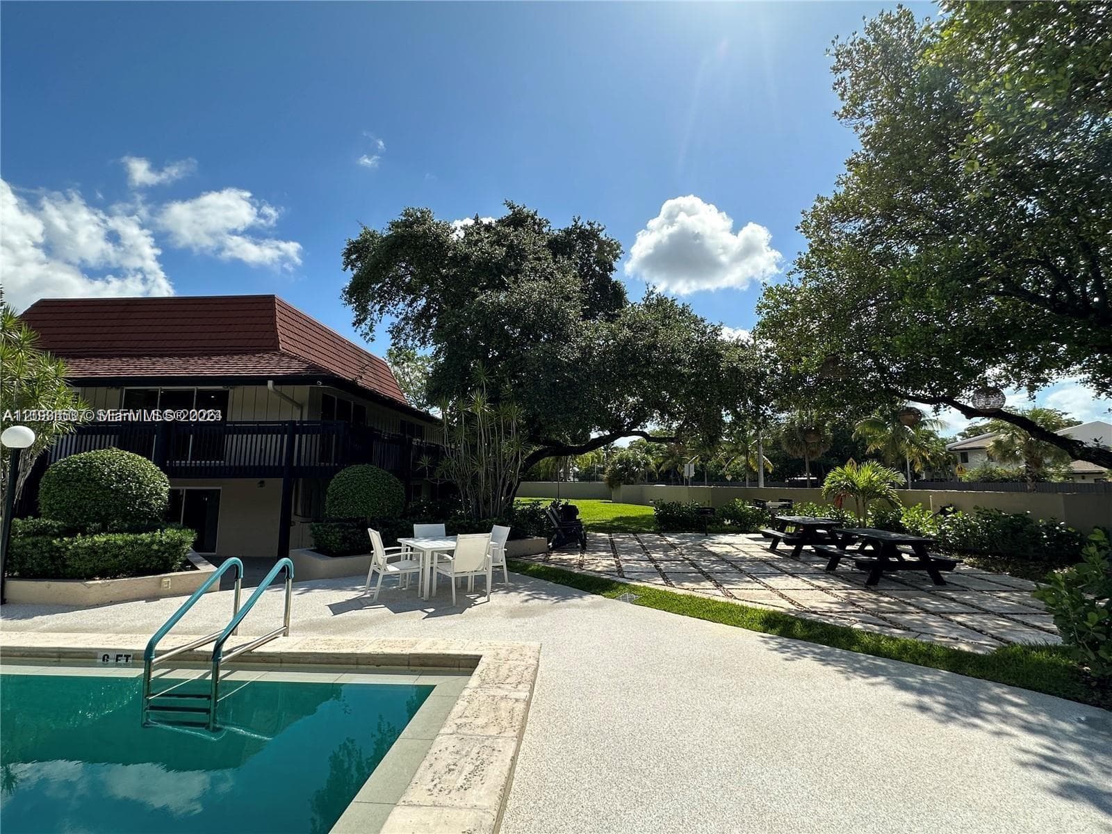 601 Ives Dairy Rd # 8, Miami FL 33179 — 35