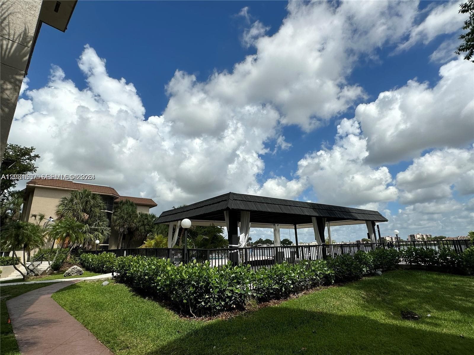 601 Ives Dairy Rd # 8, Miami FL 33179 — 60