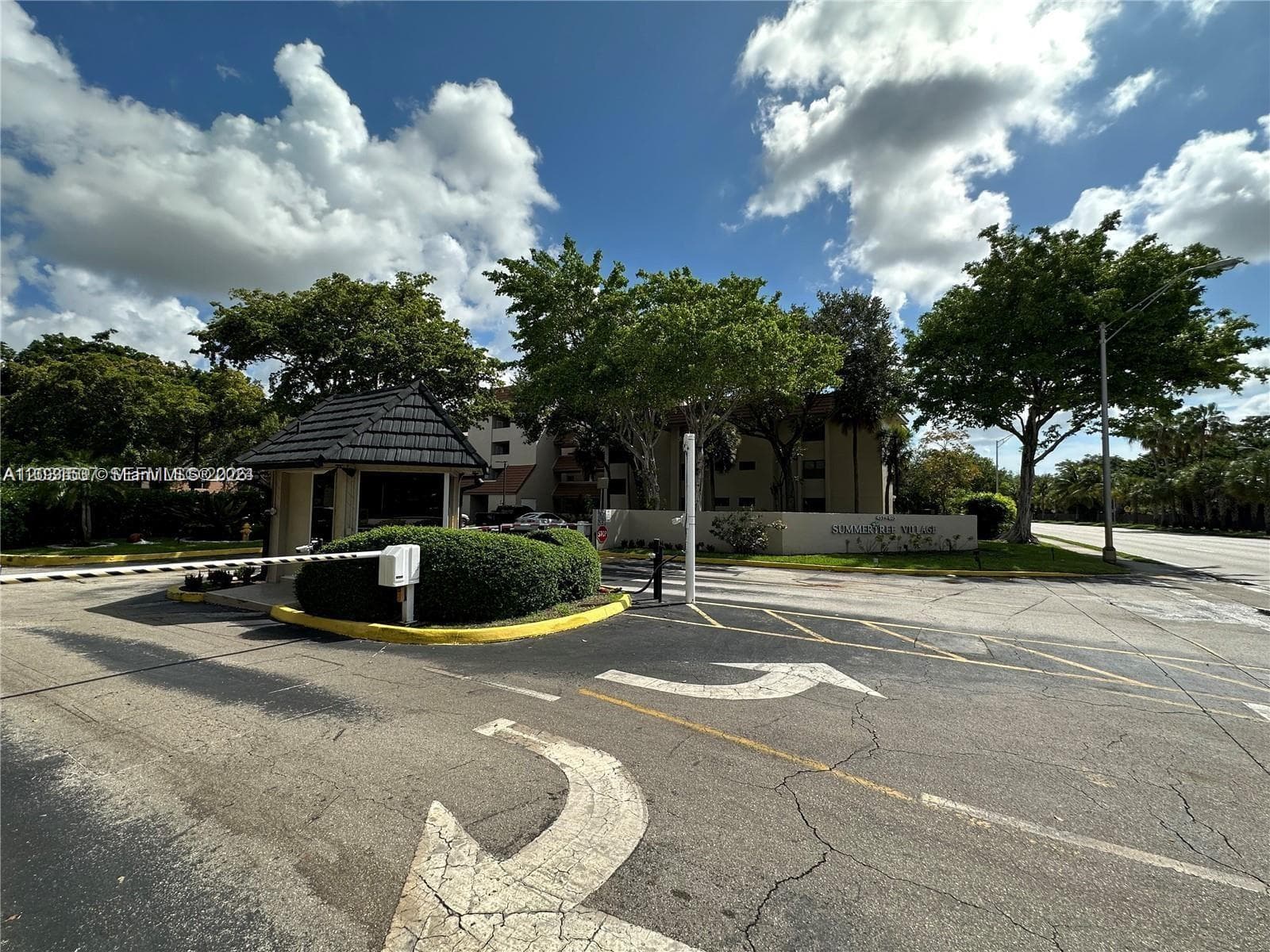 601 Ives Dairy Rd # 8, Miami FL 33179 — 29