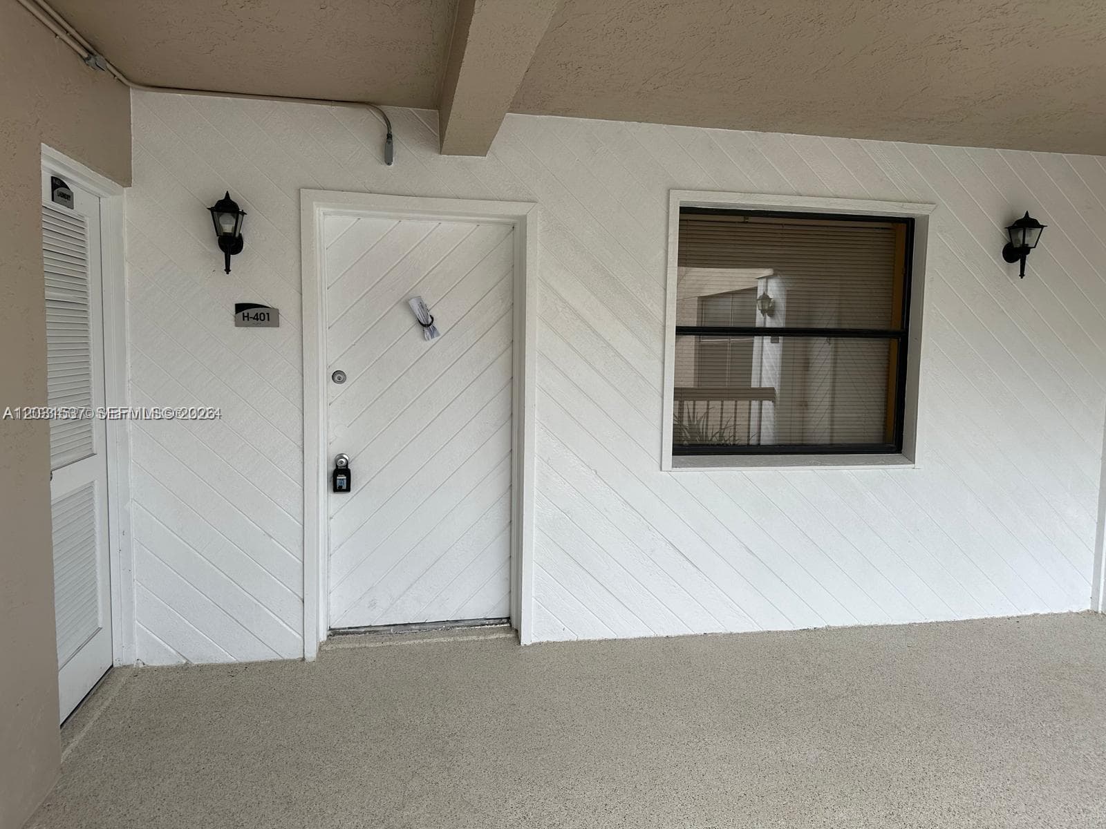 601 Ives Dairy Rd # 8, Miami FL 33179 — 4