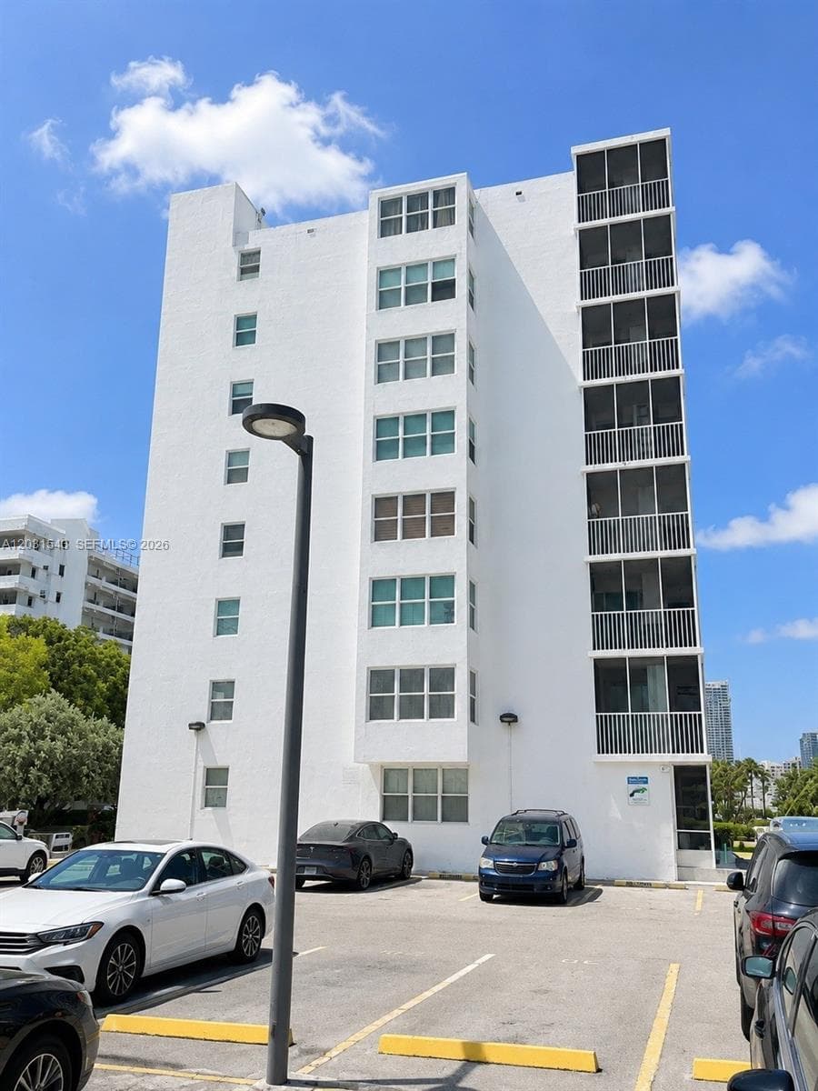 3660 NE 166th St # 805, North Miami Beach FL 33160 — 2