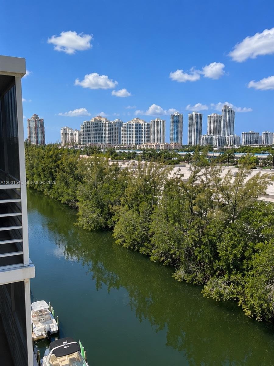 3660 NE 166th St # 805, North Miami Beach FL 33160 — 3