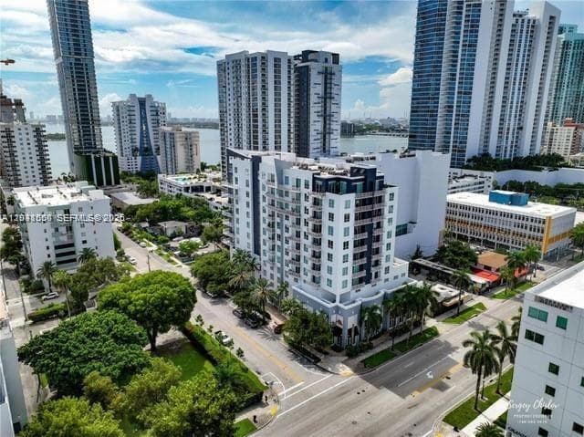 2275 Biscayne Blvd, Miami FL 33137 — 3
