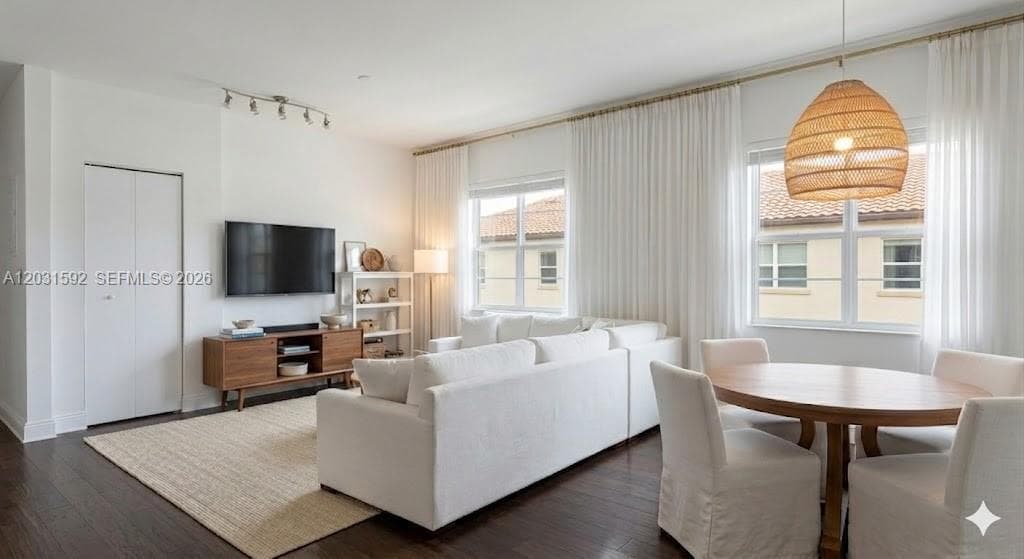 420 15th St # 307, Miami Beach FL 33139 — 1