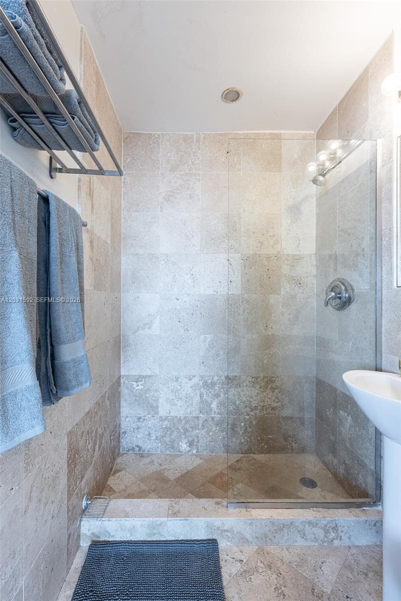 420 15th St # 307, Miami Beach FL 33139 — 20
