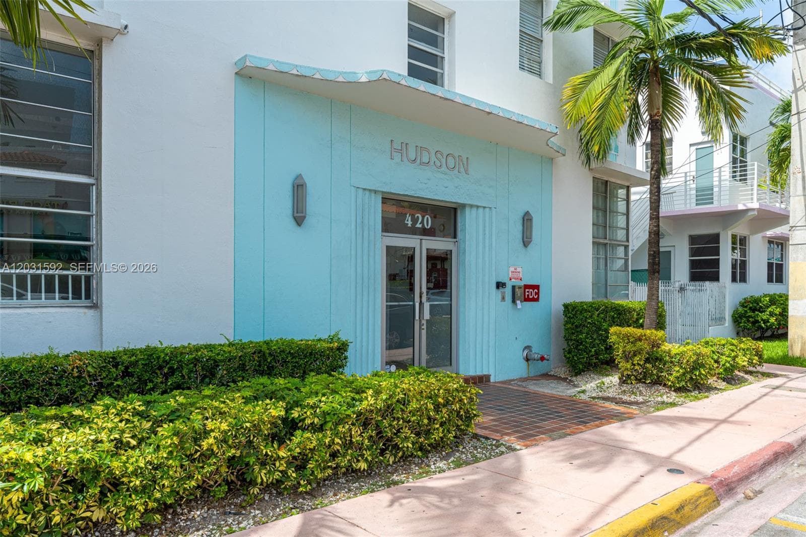 420 15th St # 307, Miami Beach FL 33139 — 24