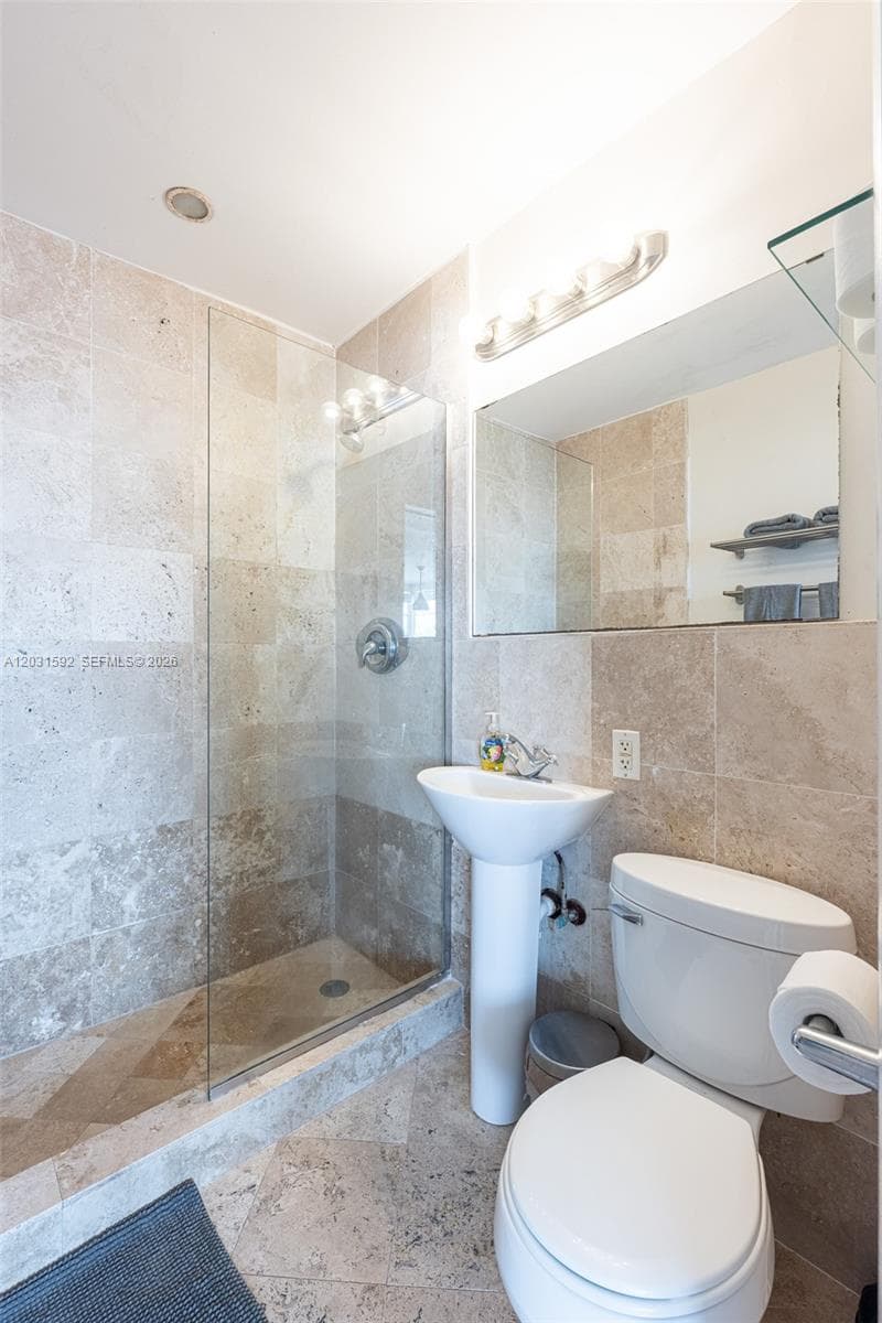 420 15th St # 307, Miami Beach FL 33139 — 19