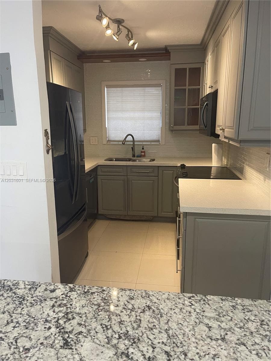 7505 SW 82nd St # 212, Miami FL 33143 — 4