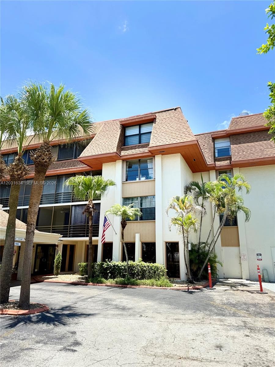 671 NE 195th St # 205E, Miami FL 33179 — 36