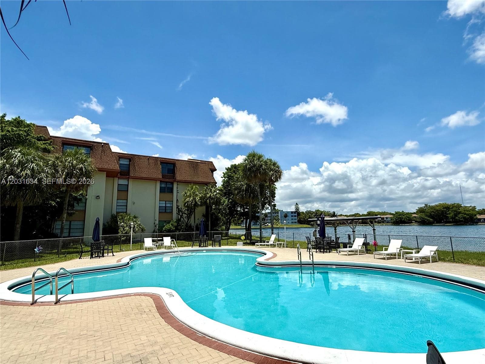 671 NE 195th St # 205E, Miami FL 33179 — 33