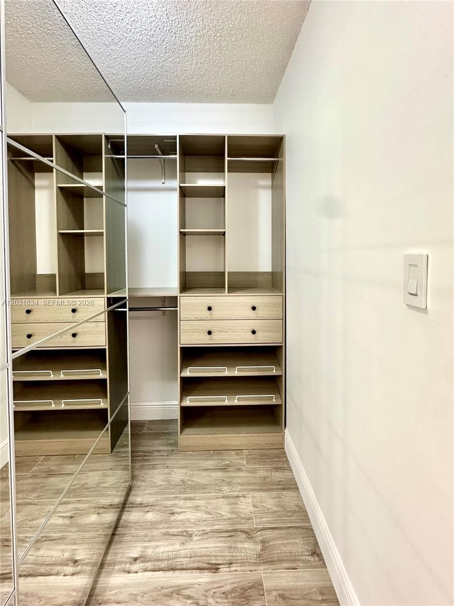 671 NE 195th St # 205E, Miami FL 33179 — 25