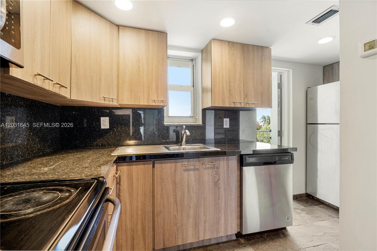 1674 Bay Rd # 301, Miami Beach FL 33139 — 7