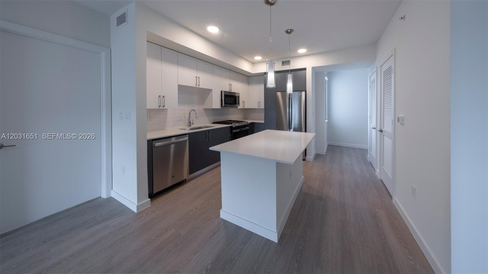 19401 W Dixie Hwy # 233, Miami FL 33180 — 25