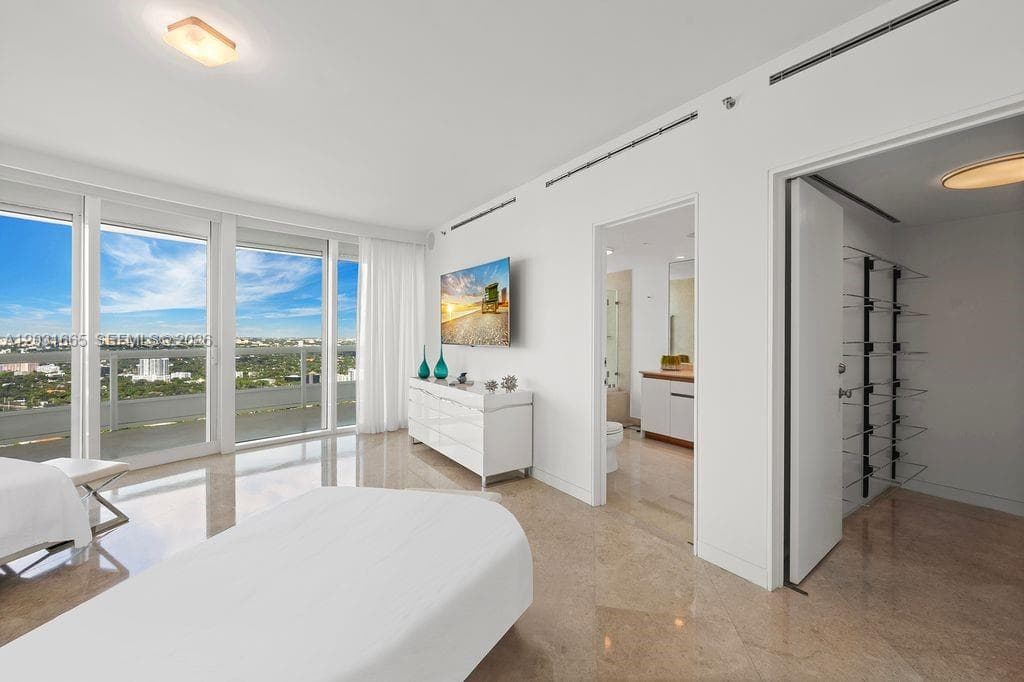 1643 Brickell Ave # 4102, Miami FL 33129 — 30
