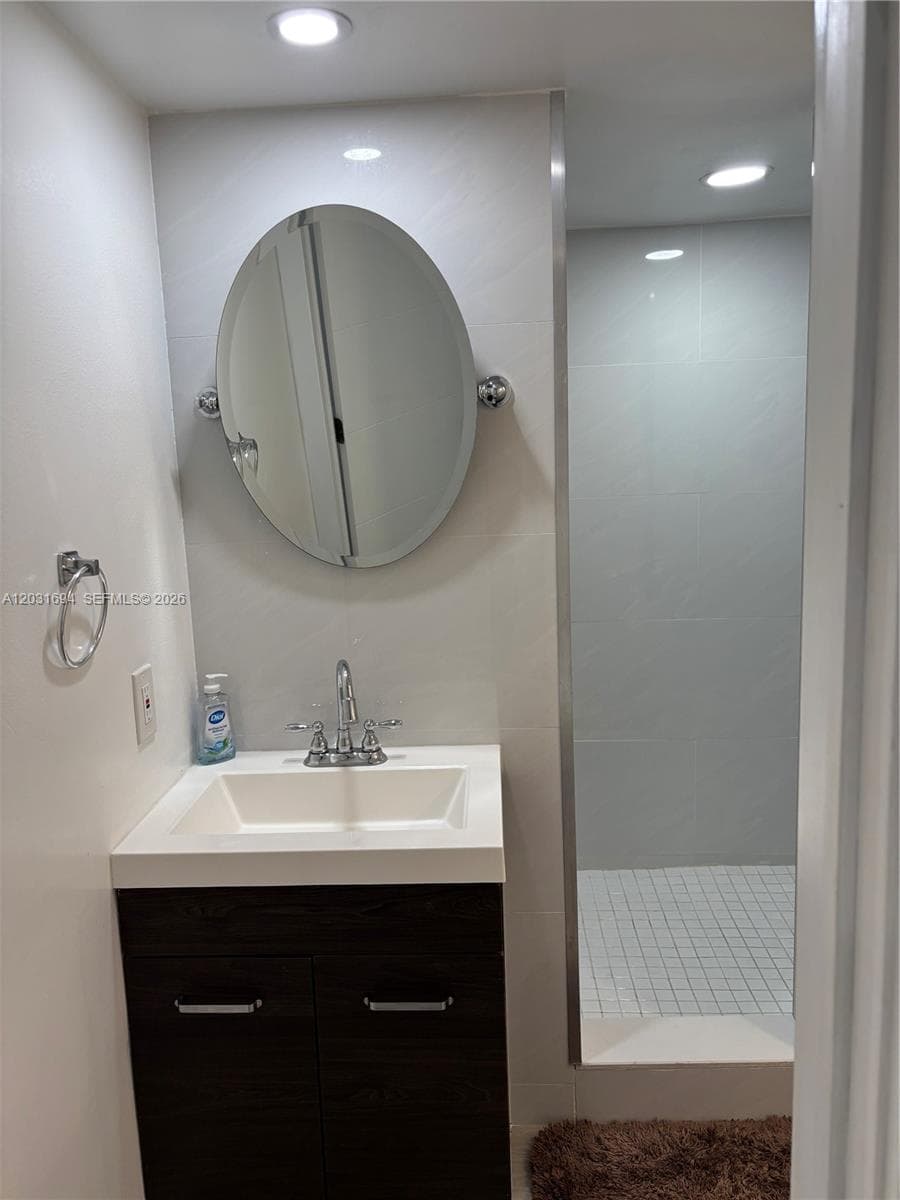 1717 N Bayshore Dr # 1652, Miami FL 33132 — 14