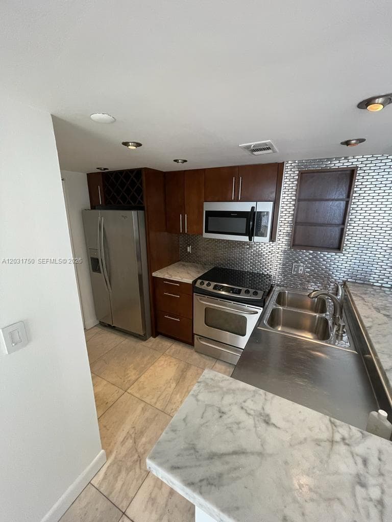 770 Claughton Island Dr # 1504, Miami FL 33131 — 2