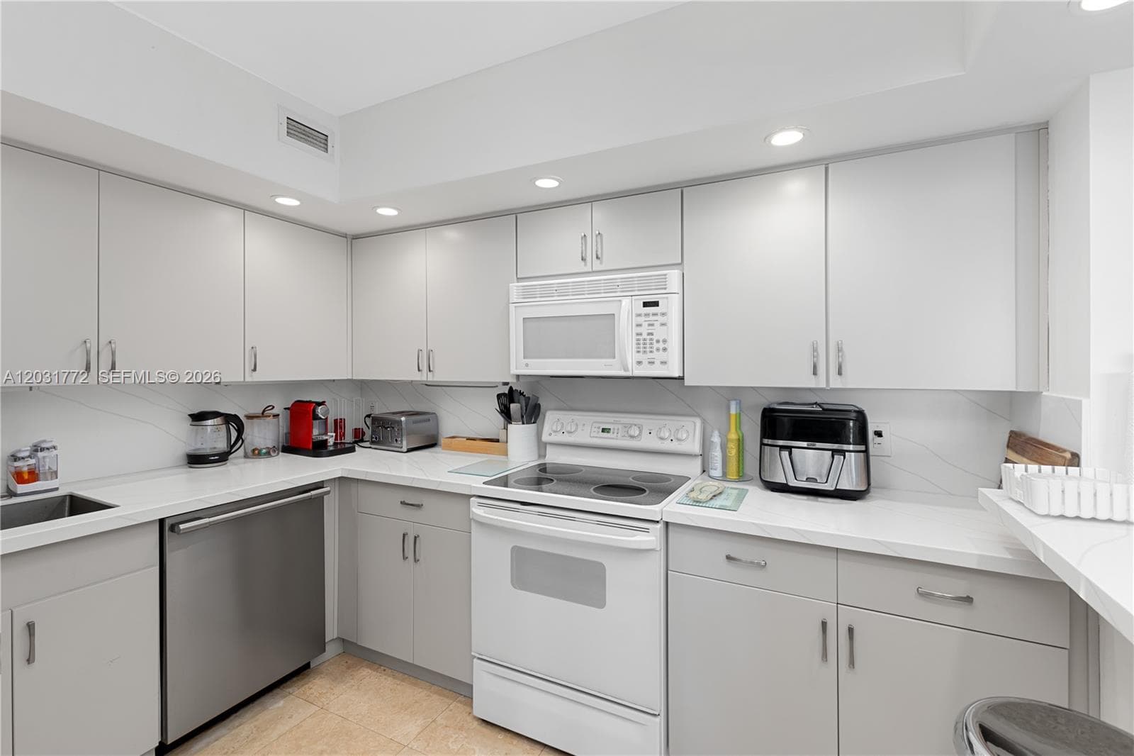 5600 Collins Ave # 14R, Miami Beach FL 33140 — 12