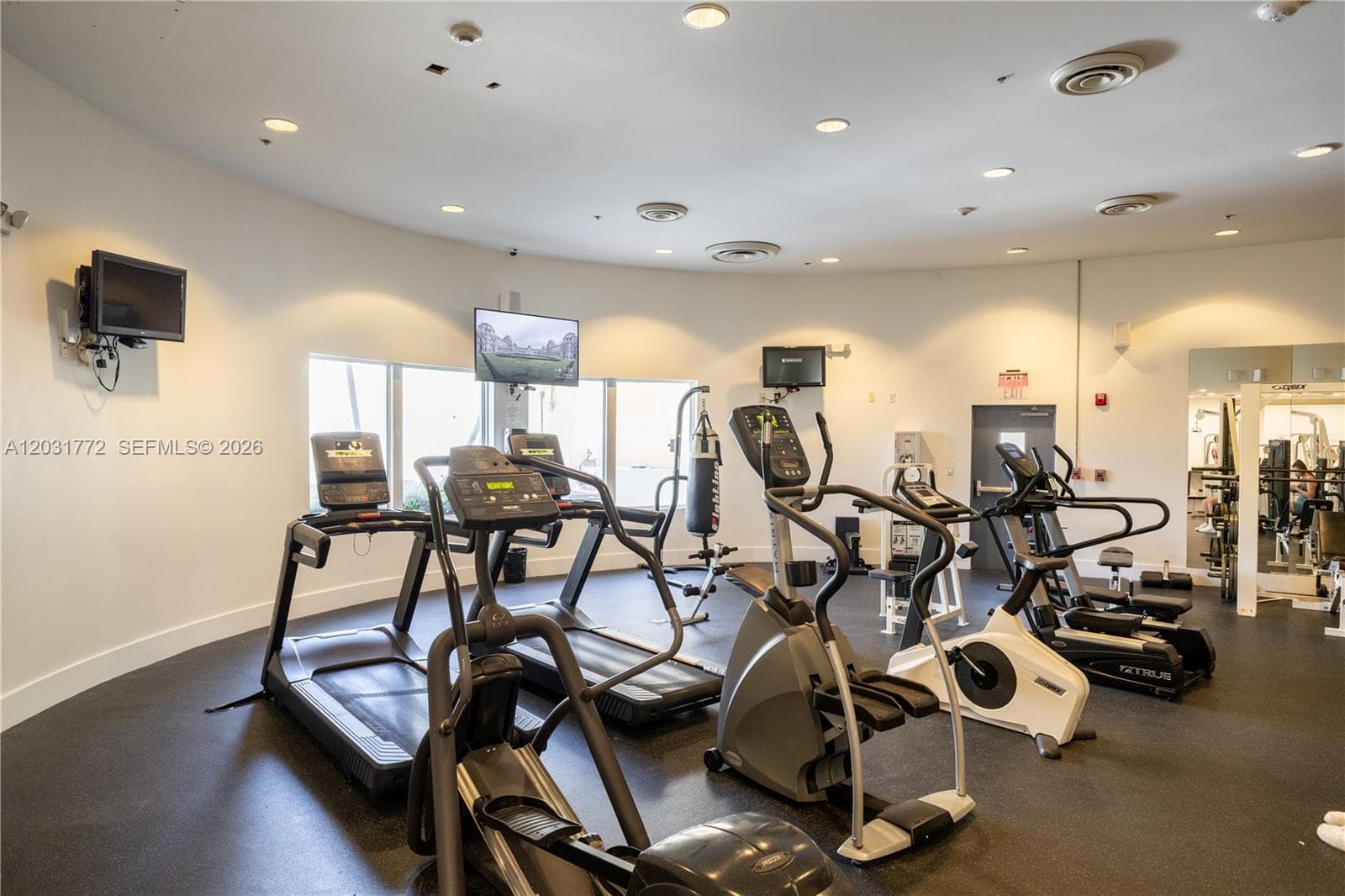 5600 Collins Ave # 14R, Miami Beach FL 33140 — 24