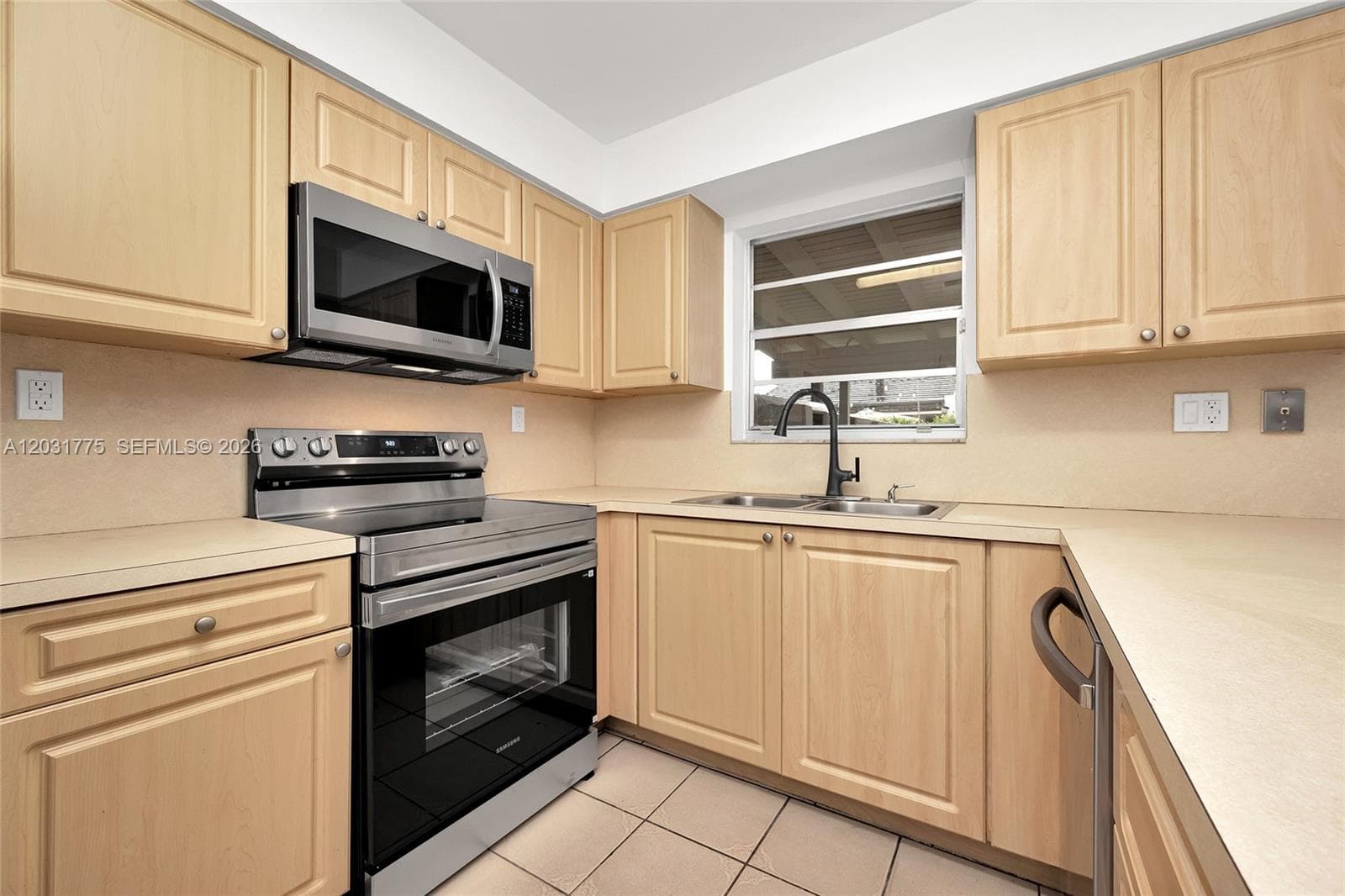 23 NW 109th Ave, Miami FL 33172 — 11