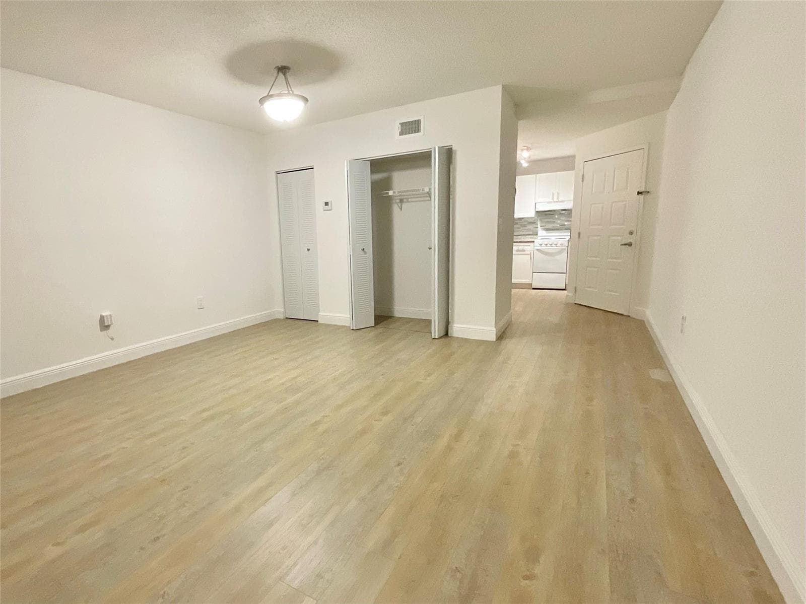 9517 Fontainebleau Boulevard # 224, Miami FL 33172 — 4
