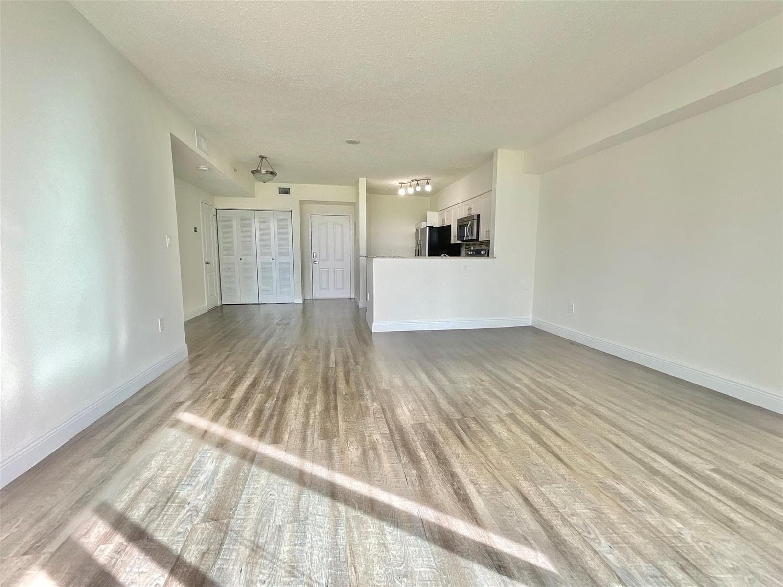 16900 N Bay Road # 601, Sunny Isles Beach FL 33160 — 2