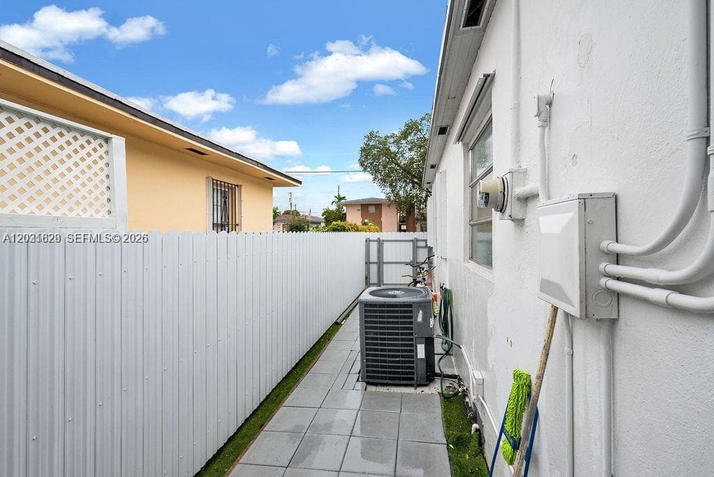 600 NW 34th Ave, Miami FL 33125 — 16