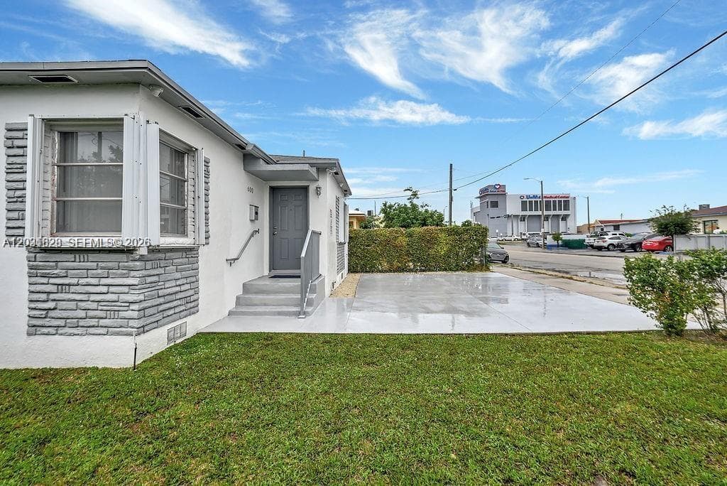600 NW 34th Ave, Miami FL 33125 — 36