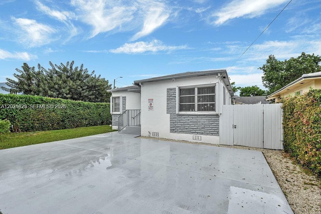 600 NW 34th Ave, Miami FL 33125 — 1