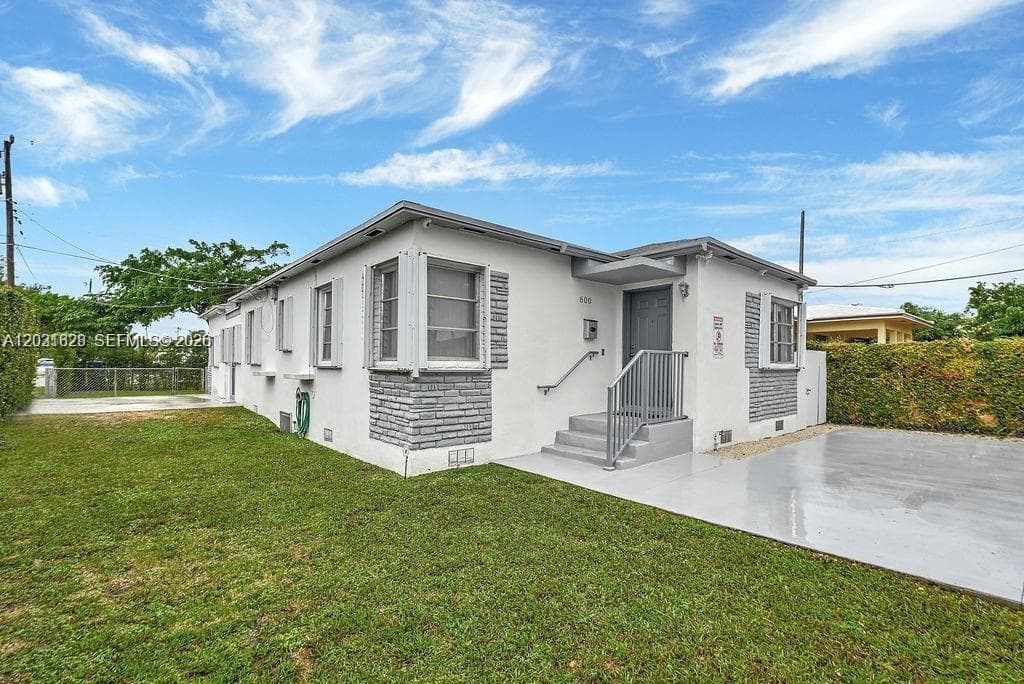 600 NW 34th Ave, Miami FL 33125 — 35