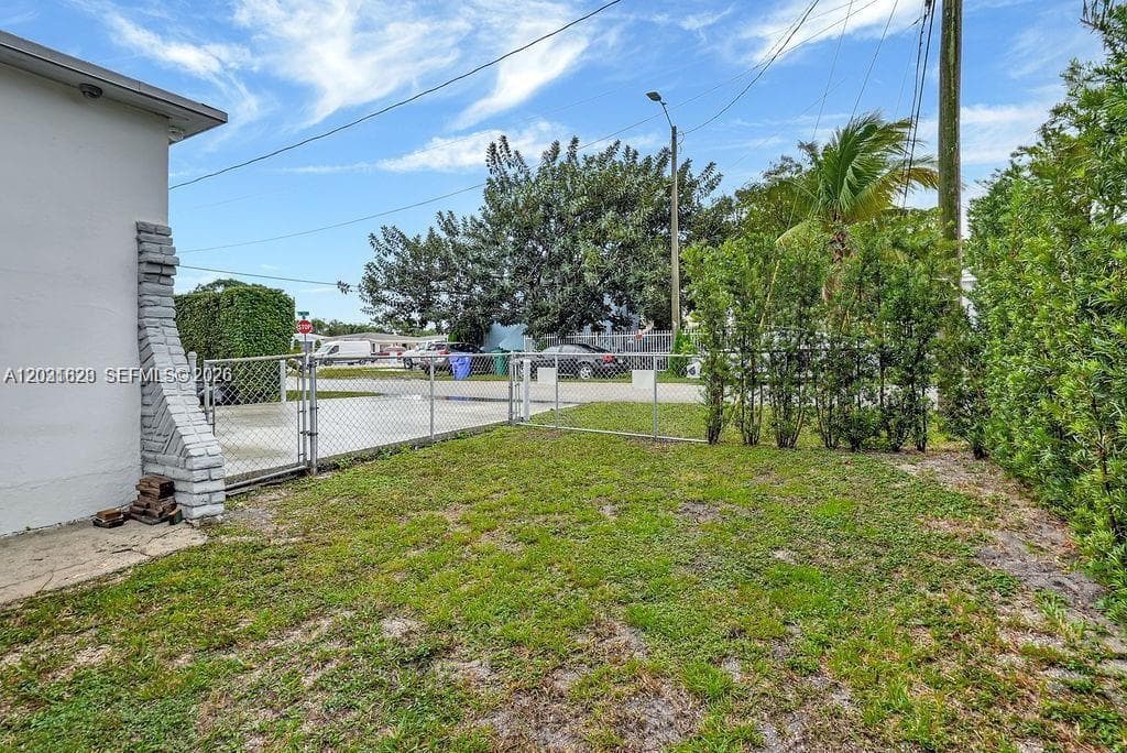 600 NW 34th Ave, Miami FL 33125 — 31