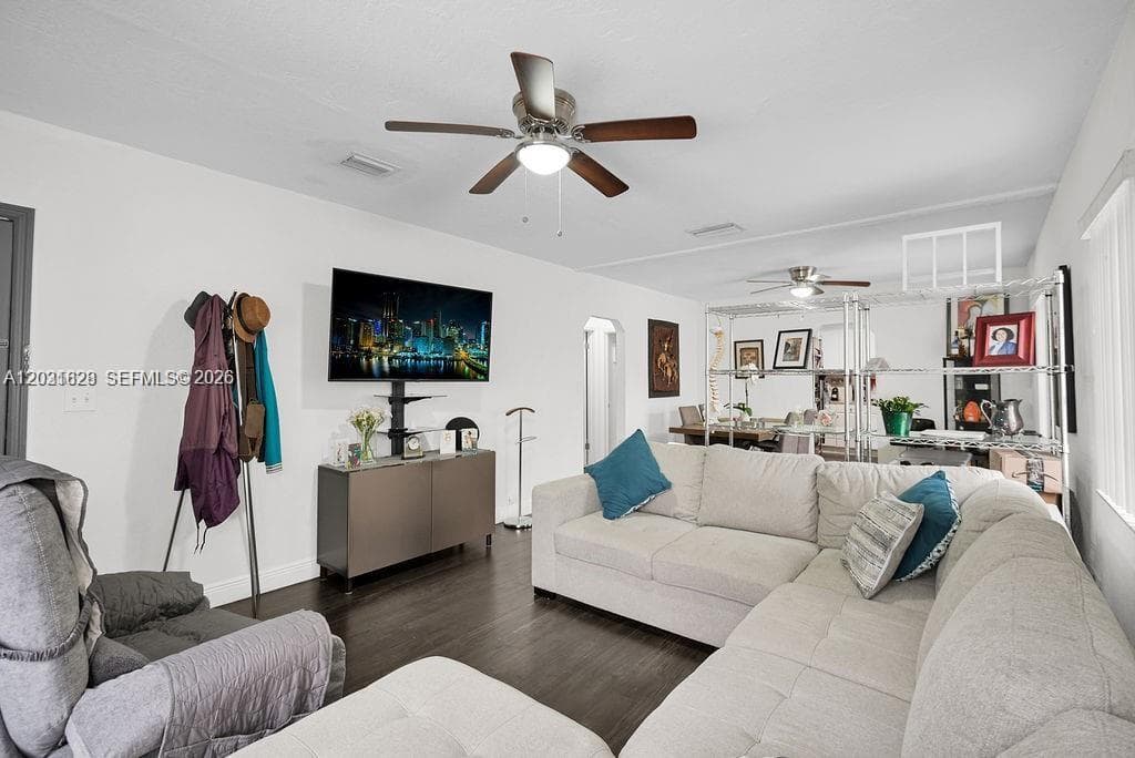 600 NW 34th Ave, Miami FL 33125 — 8