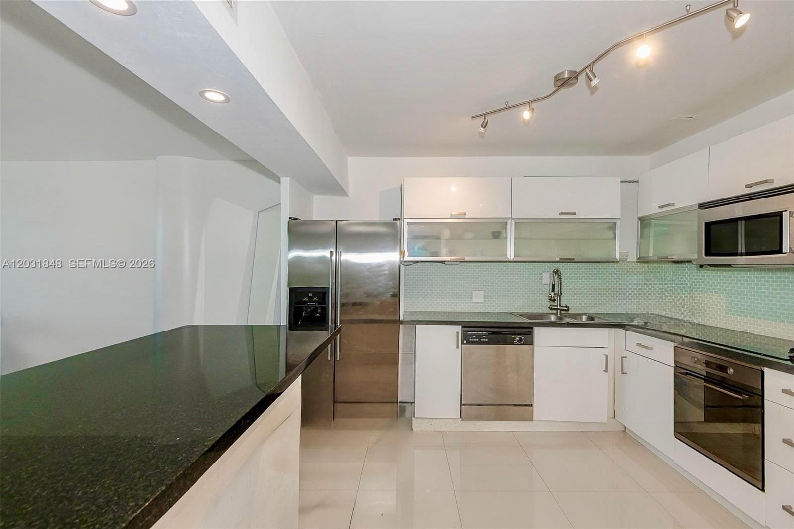 900 Bay Dr # 122, Miami Beach FL 33141 — 9