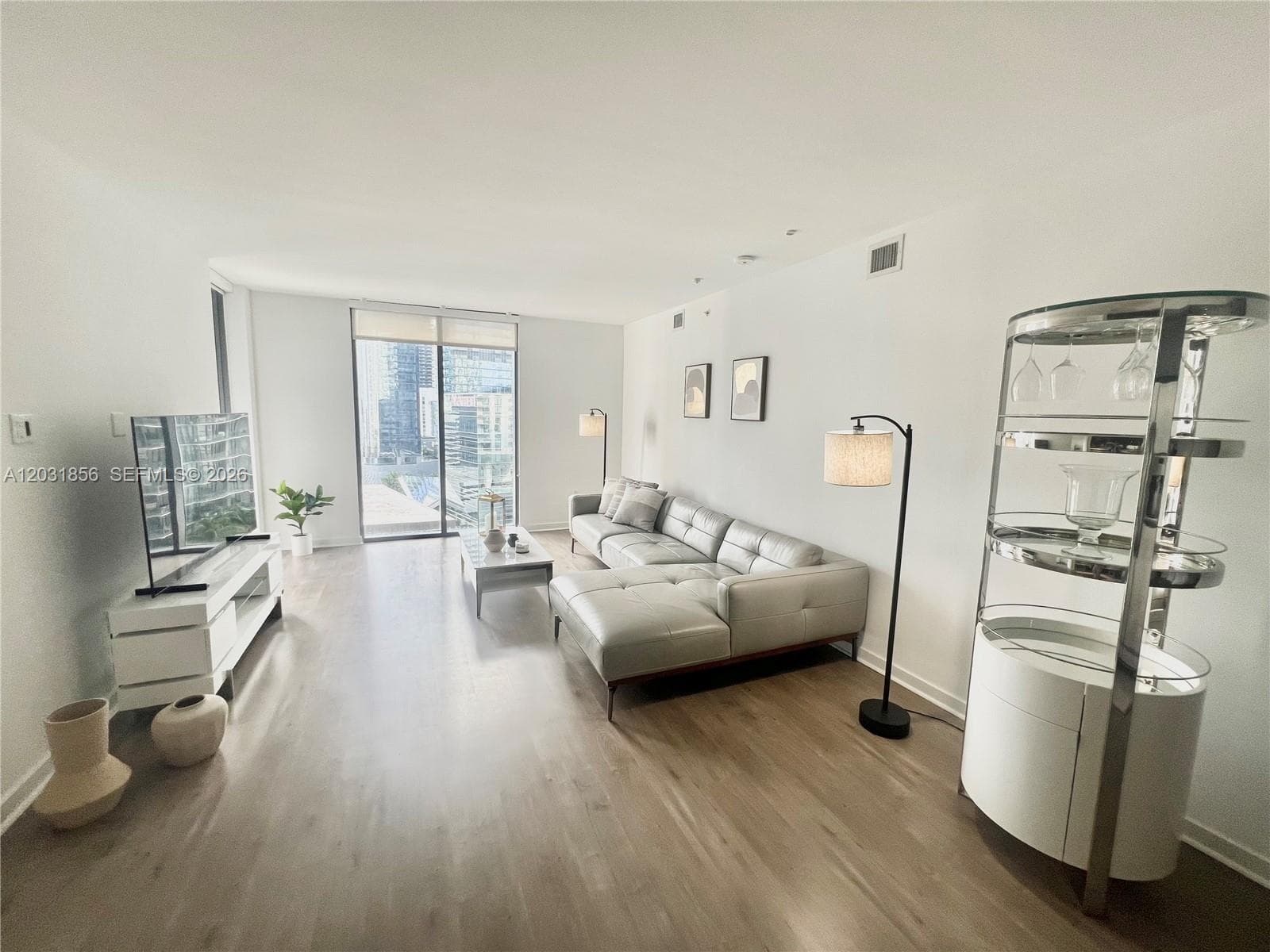 31 SE 6th St # 2307, Miami FL 33131 — 2