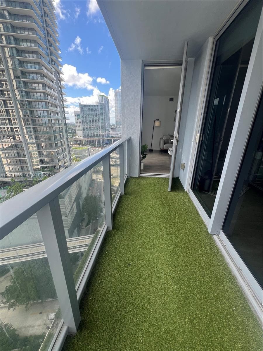 31 SE 6th St # 2307, Miami FL 33131 — 6