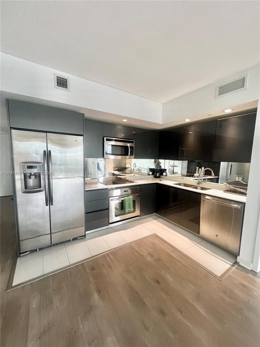 31 SE 6th St # 2307, Miami FL 33131 — 4
