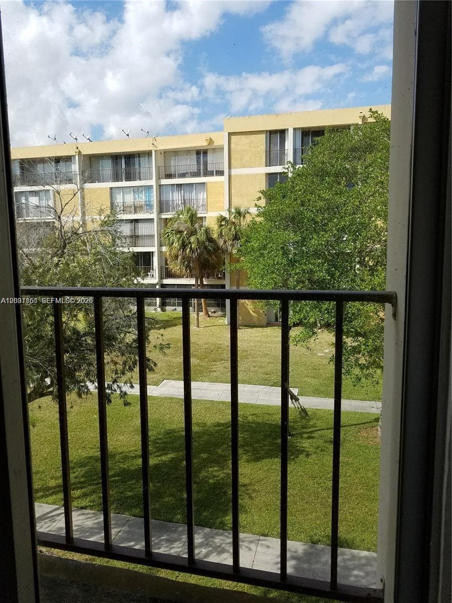 9250 Fontainebleau Blvd # 202, Miami FL 33172 — 3