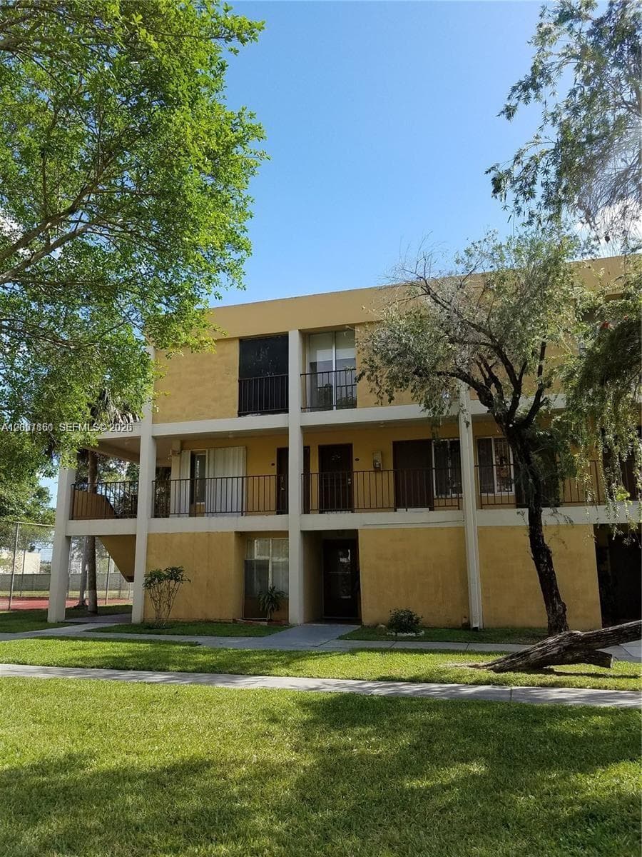 9250 Fontainebleau Blvd # 202, Miami FL 33172 — 1