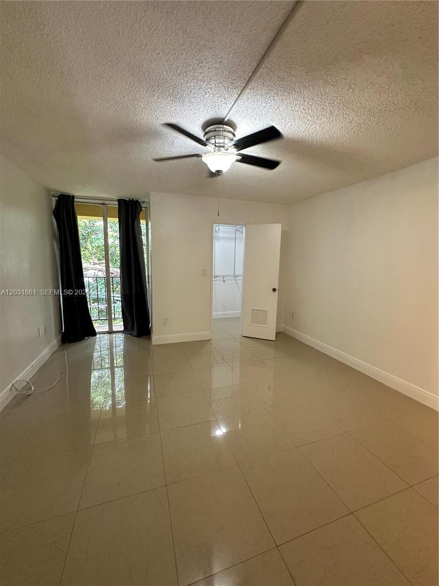 9250 Fontainebleau Blvd # 202, Miami FL 33172 — 14
