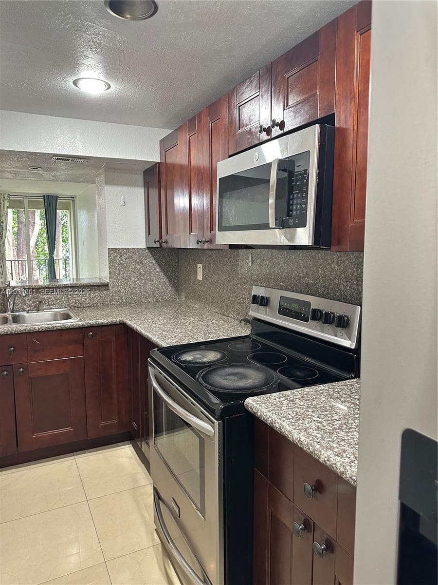 9250 Fontainebleau Blvd # 202, Miami FL 33172 — 11