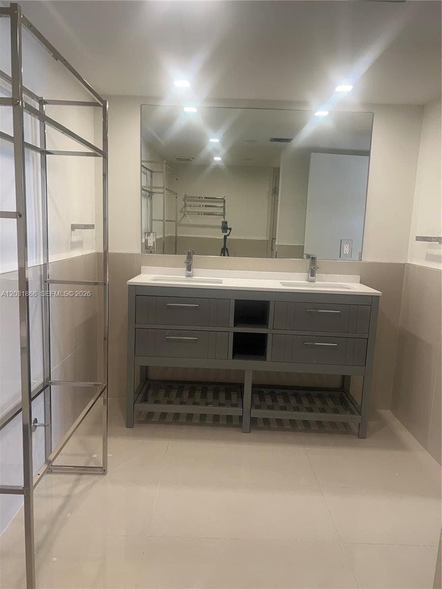 1717 N Bayshore Dr # 3337, Miami FL 33132 — 13